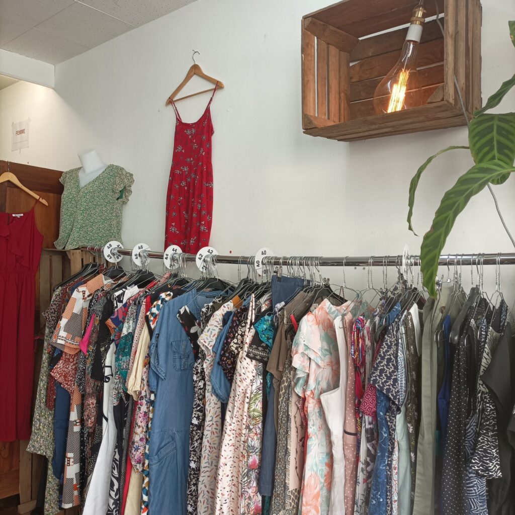 L'ARMOIRE DES BONNES AFFAIRES PHOTO 3